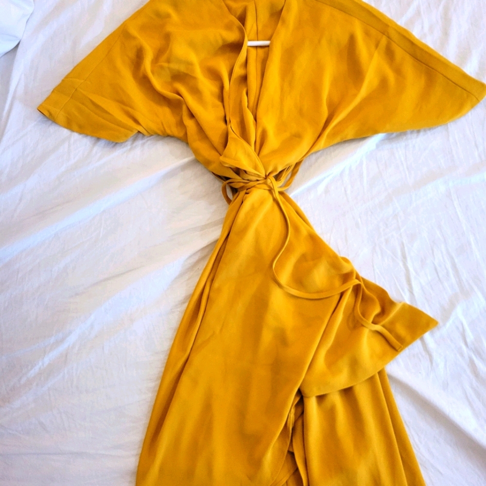 Aritzia Babaton Wallace Dress XS (Mustard)